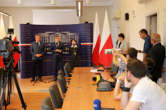 Galeria zdjęć z briefingu prasowego nt. dofinansowania lokalnej infrastruktury drogowej /fot. A. Karendał/