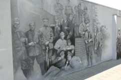 Odsłonięcie tablicy pamiątkowej oraz prezentacja historycznego muralu upamiętniającego Powstania Śląskie /fot. B. Szwedowski, ŚUW/