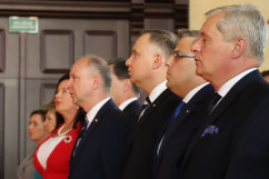 Uroczystość podpisania ustawy o ustanowieniu Narodowego Dnia Powstań Śląskich - uczestnicy wydarzenia /fot. A. Księżnik/