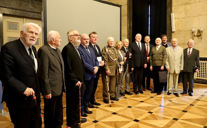 Uroczysta projekcja filmu “Kilof zamiast karabinu” / fot. ŚUW