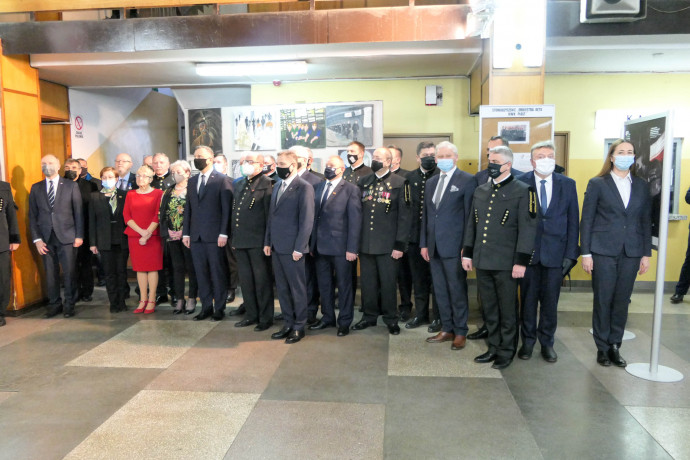 Uroczystości upamiętniające górników strajkujących w kopalni „Piast” - uczestnicy wydarzenia /fot. B. Półrolnik/