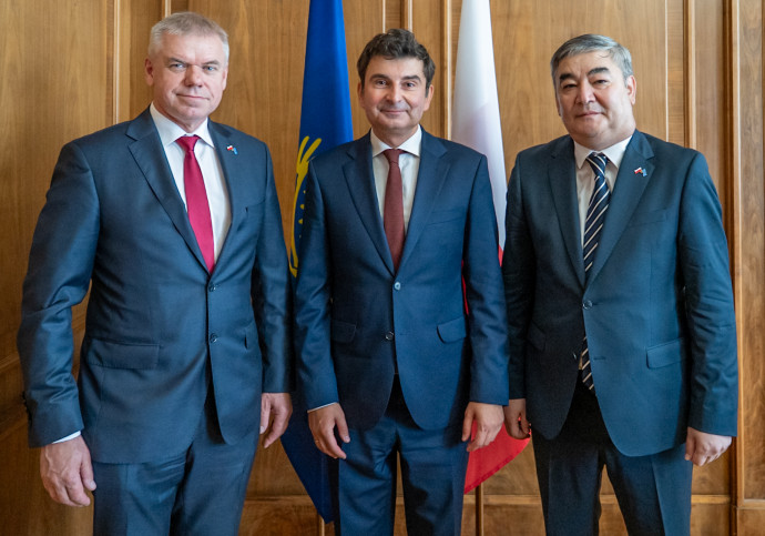 Od lewej: Konsul Honorowy Kazachstanu, Wojewoda Śląski, Ambasador Kazachstanu
