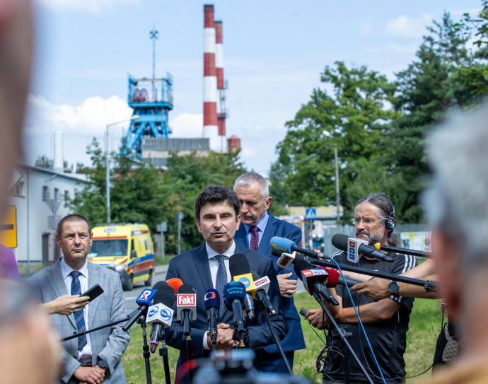 Wojewoda przed kopalnią Rytułtowy/fot. ŚUW