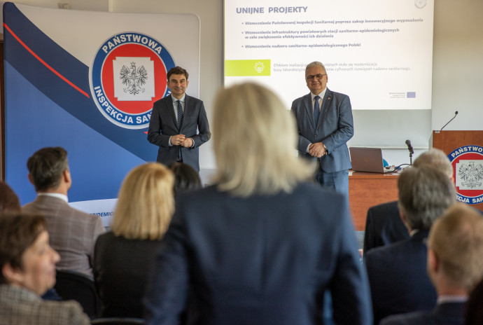 Kampania informacyjno-edukacyjna „Mamo, Tato pamiętajcie o moich szczepieniach” z udziałem wojewody śląskiego Marka Wójcika/fot. ŚUW