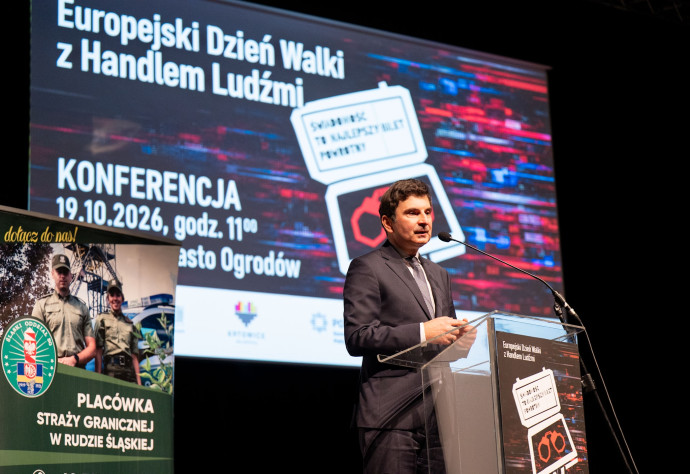 Wojewoda Śląski przemawia podczas wydarzenia.