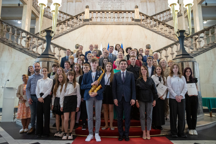 Zdjęcie grupowe uczestników gali/fot. ŚUW