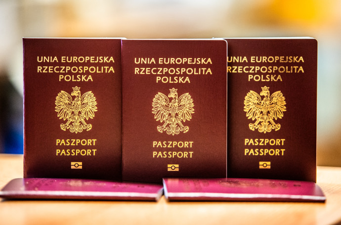 zdjęcie poglądowe paszportów