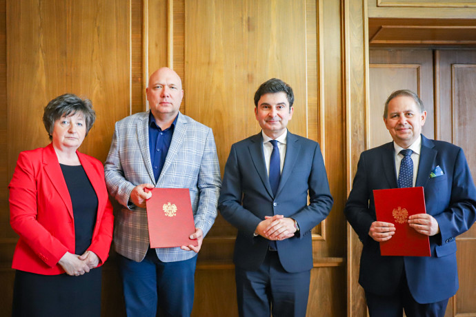 Wojewoda Śląski z wojewódzkimi konsultantami medycznymi