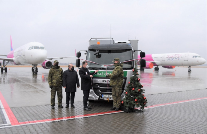 Przekazanie ambulansu pirotechnicznego Straży Granicznej /fot. Śląski Oddział Straży Granicznej/