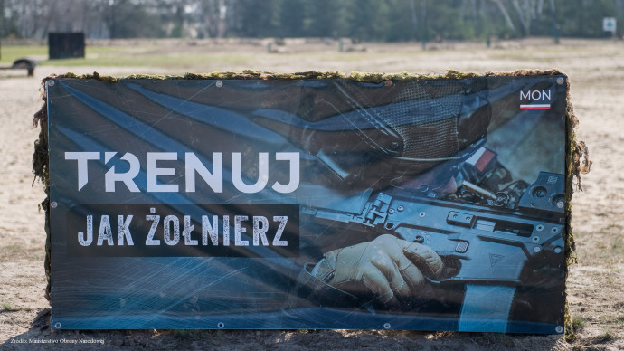 Baner promujący projekt „Trenuj jak żołnierz”