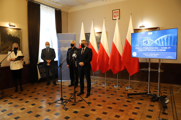Konferencja prasowa dot. sytuacji epidemicznej - uczestnicy /fot. A. Księżnik/