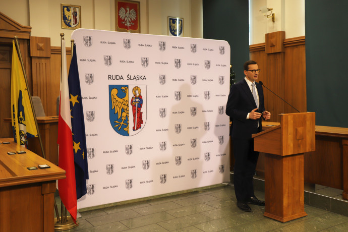 Premier Mateusz Moraiwecki przemawia podczas wizyty w Rudzie Śląskiej /fot. A. Księżnik/